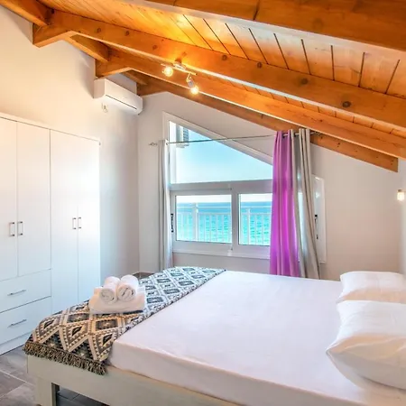 Amore Beachfront Apt